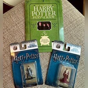 NIB Harry Potter figures and trivia book